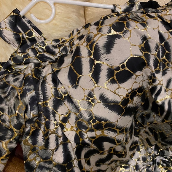 Black Animal print blouse with gold veins in and capris pants wide legs - Picture 8 of 8